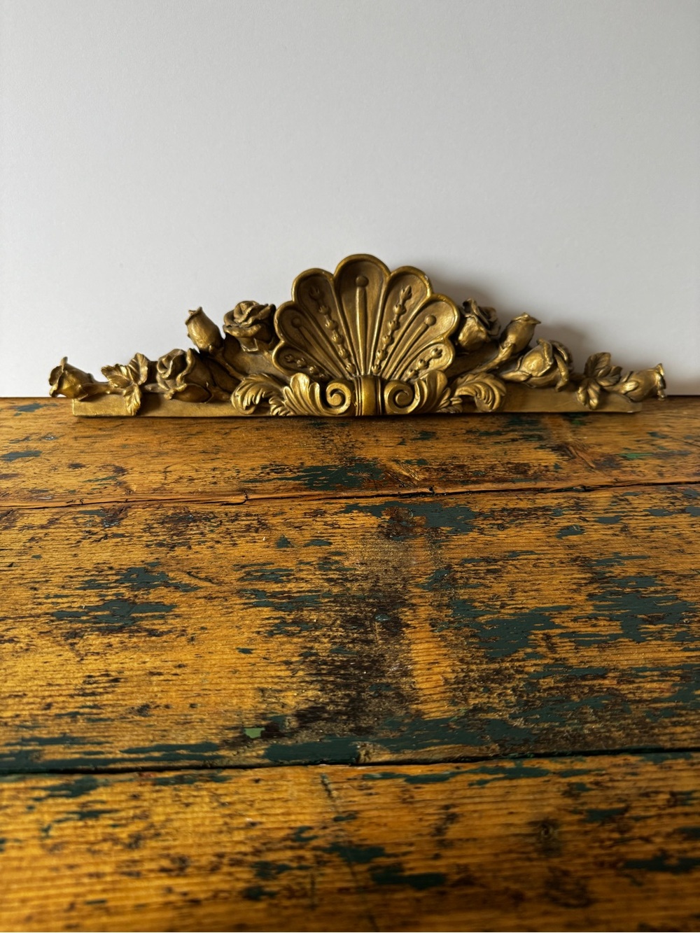 Ornate Gold Gilded Decorative Crest